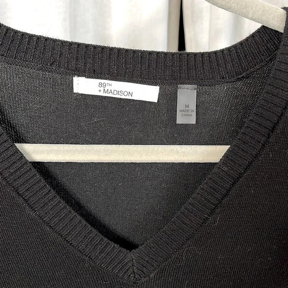 89TH + MADISON NWOT Asymmetric V-Neck Sweater, Size  M - Picture 3 of 9